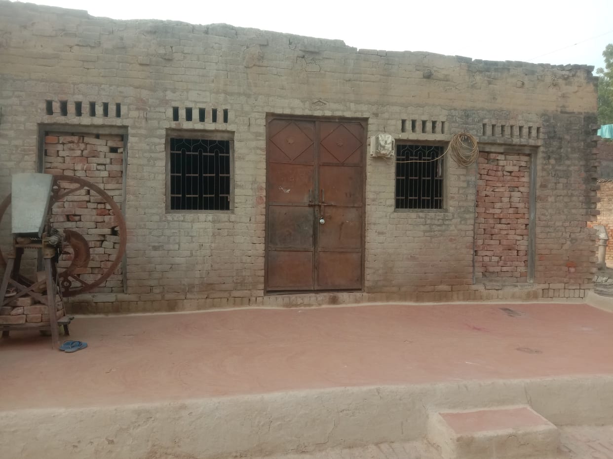Kanpur Dehat: Frightened by the threat of murder accused, the family left the house