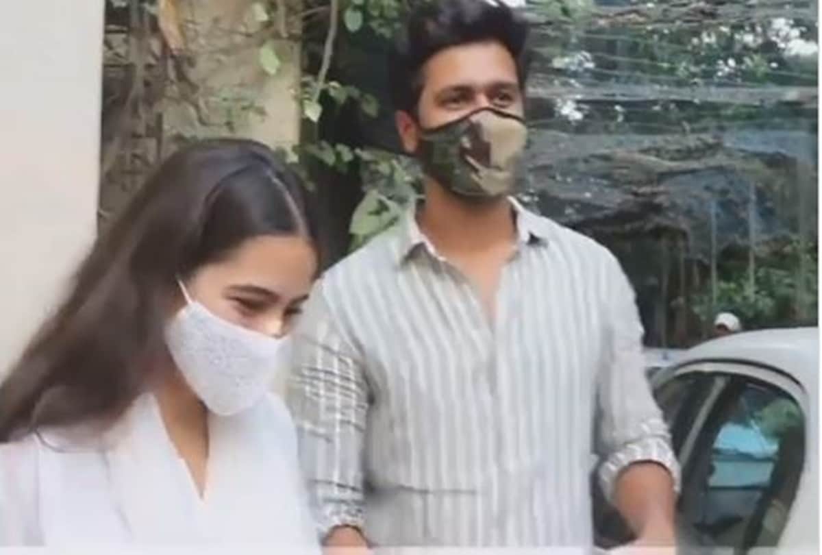 Sara ali khan starts giggling when paprazzi asked vicky kaushal when he getting married to vicky kaushal