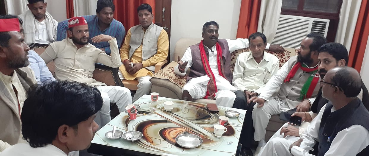 Leaders preparing for Kashyap Mahasammelan in the grounds of DAV Inter College