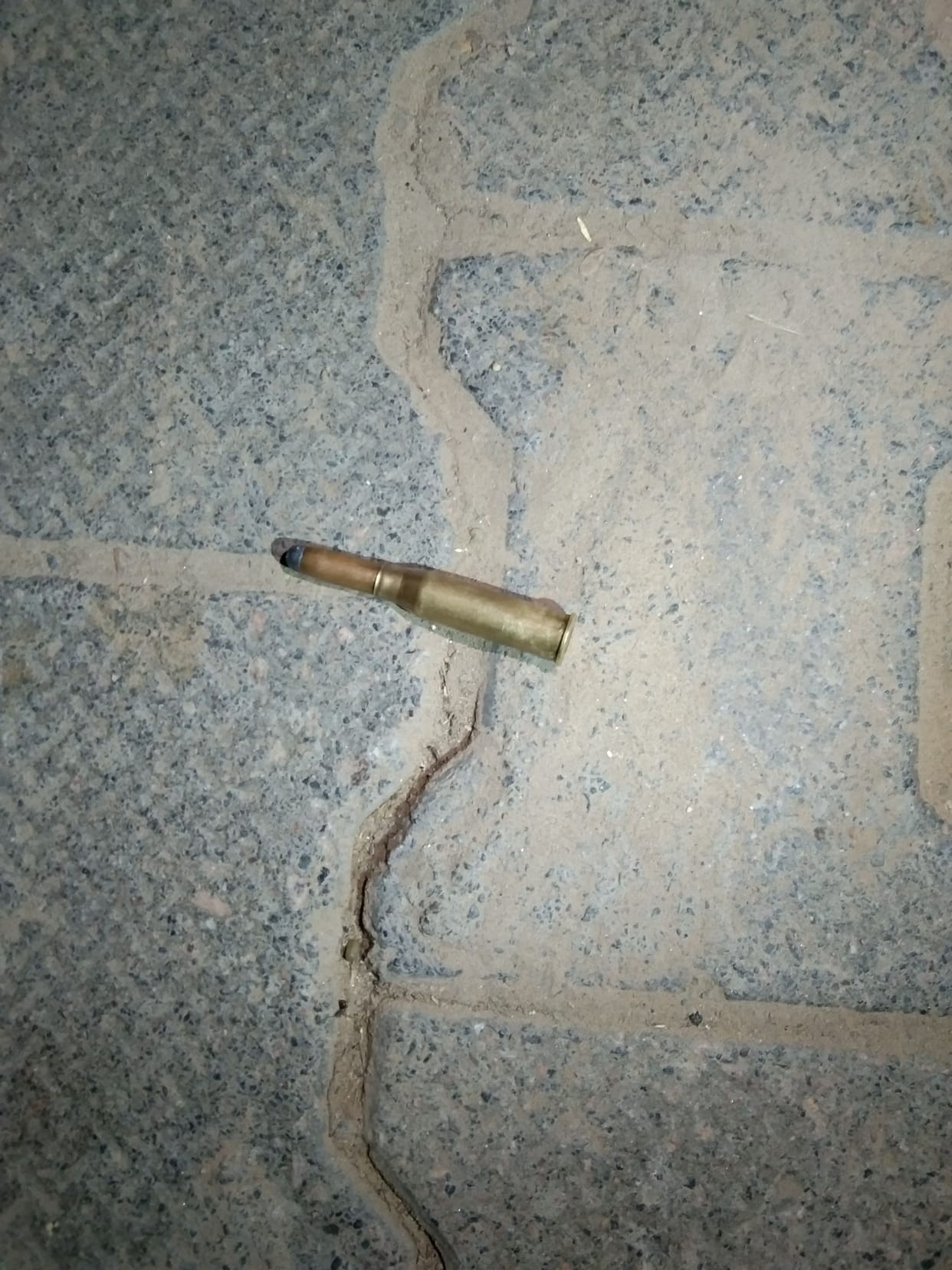Attempt to rob two lakh rupees by hitting the butt of a pistol on the head of the agent