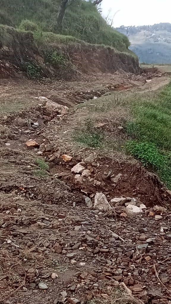 Manadhunga-Dungri motor road closed for 24 days, many vehicles stranded