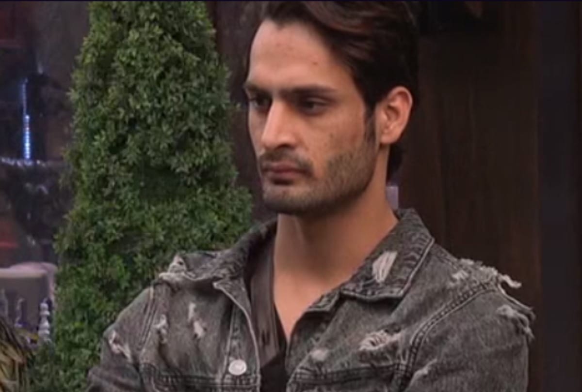 Bigg boss 15 karan kundrra apologize to umar riaz for calling him donkey