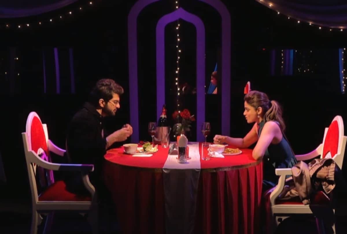 Bigg Boss 15 Karan Kundrra expressed his love by giving a special gift to Tejasswi Prakash the actress looked shy