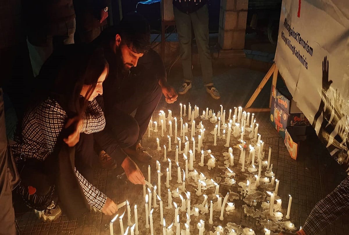 People of Kashmir stood up against target killing, security increased in the city, candle march took out at Lal Chowk