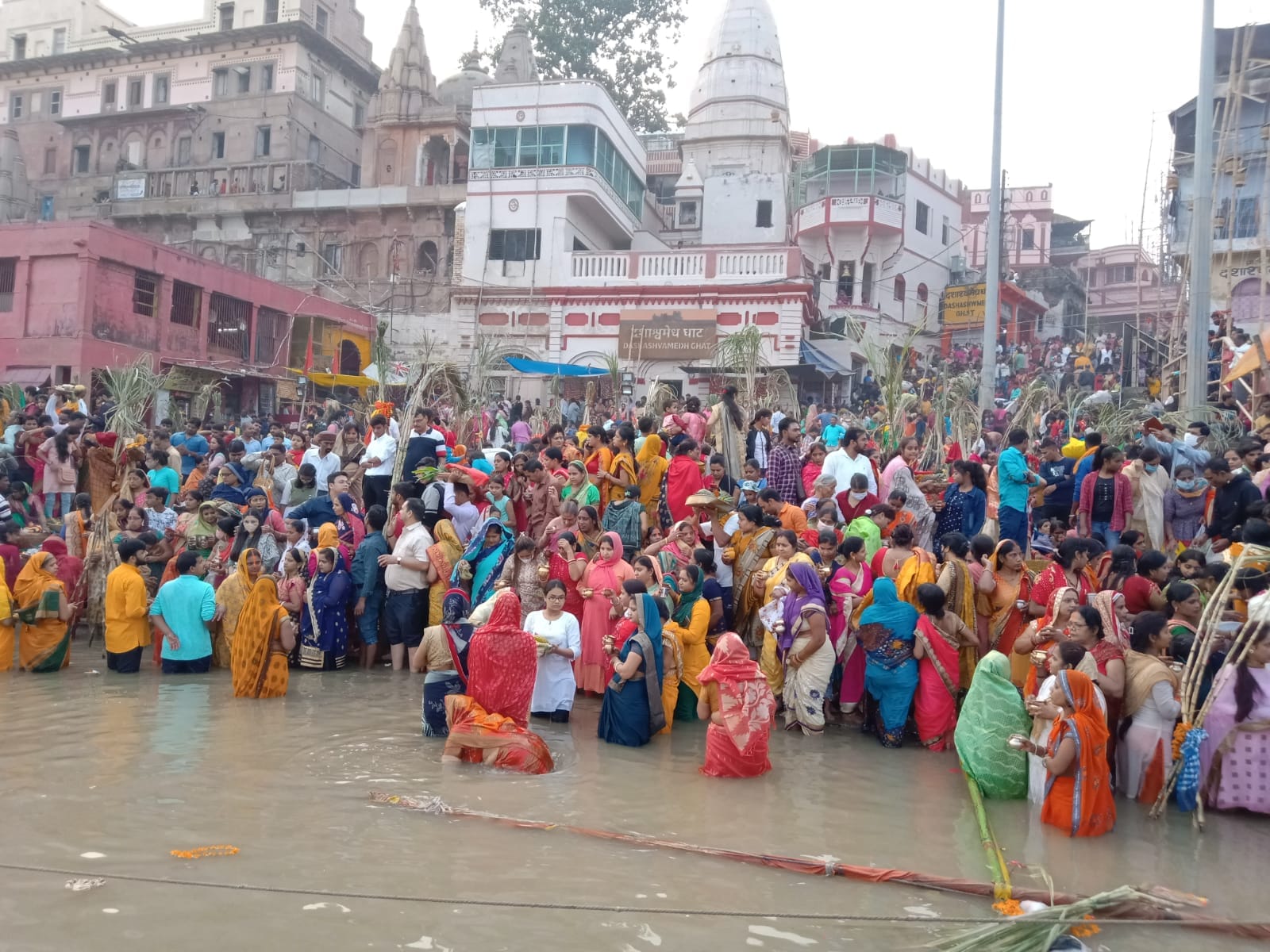 Chhath 2021: First Arghya given to sun devotees gather at ghat in varanasi