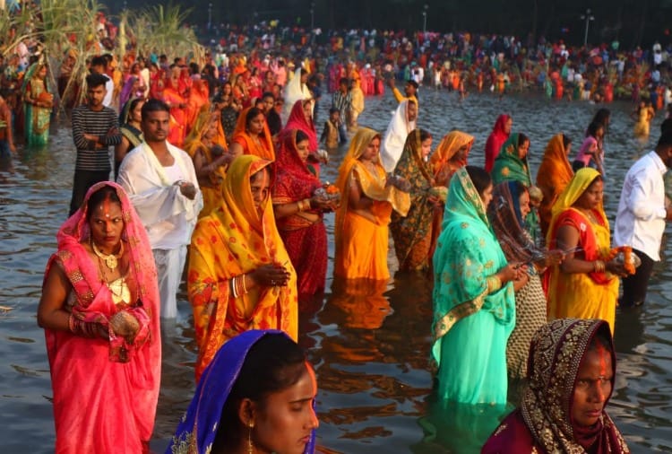 Chhath Puja 2021: Devotees offer Arghya to Surya dev in Chandigarh