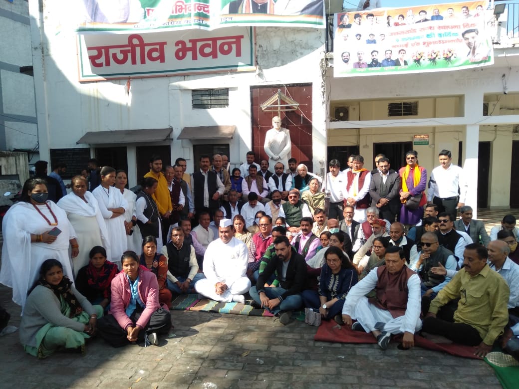 uttarakhand election 2022: Congress State President Ganesh Godiyal sitting on a symbolic fast in dehradun
