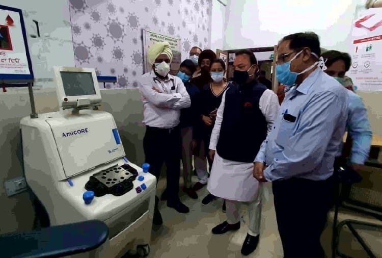 MP Santokh Singh Chaudhary faced protests of nurses at civil hospital in Jalandhar