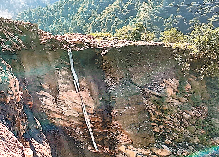 Danger in Pithauragarh Road