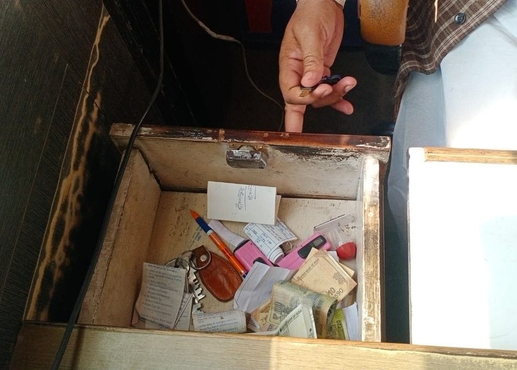Thieves spoke in the night, broke two shops
