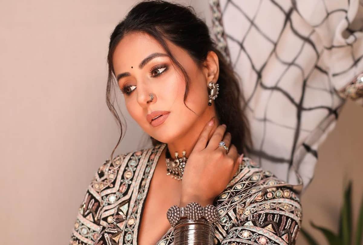 hina khan stuns in classy look in black dress with blazer