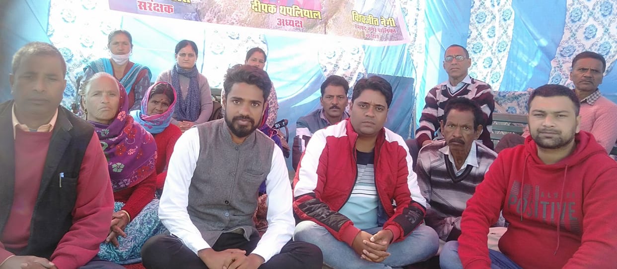 Raulakot villagers start protest for plot allotment