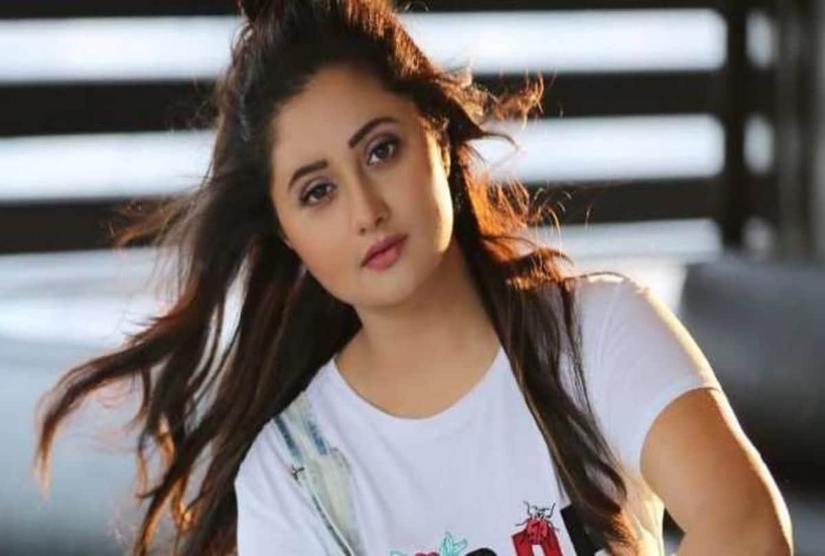 bigg boss 15 umar riaz and rashami desai fans heated argument on social media acuses actress touching him inappropriately video goes viral