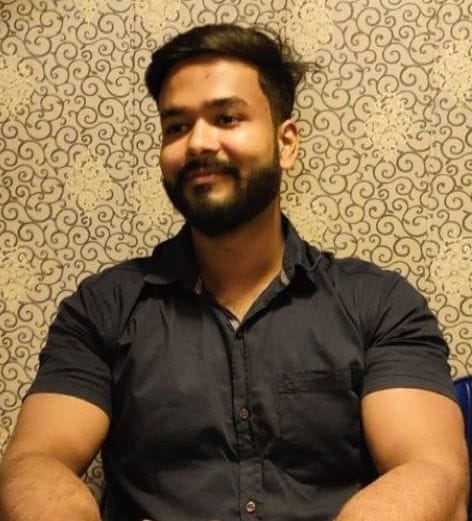 Tundla's youth Prateek dies in road accident in Noida