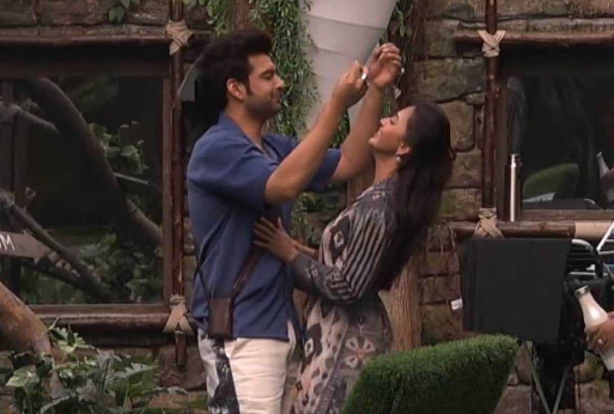 Bigg Boss 15 Karan Kundrra asked tejaswi prakash Do I like you actress gave this answer while kissing
