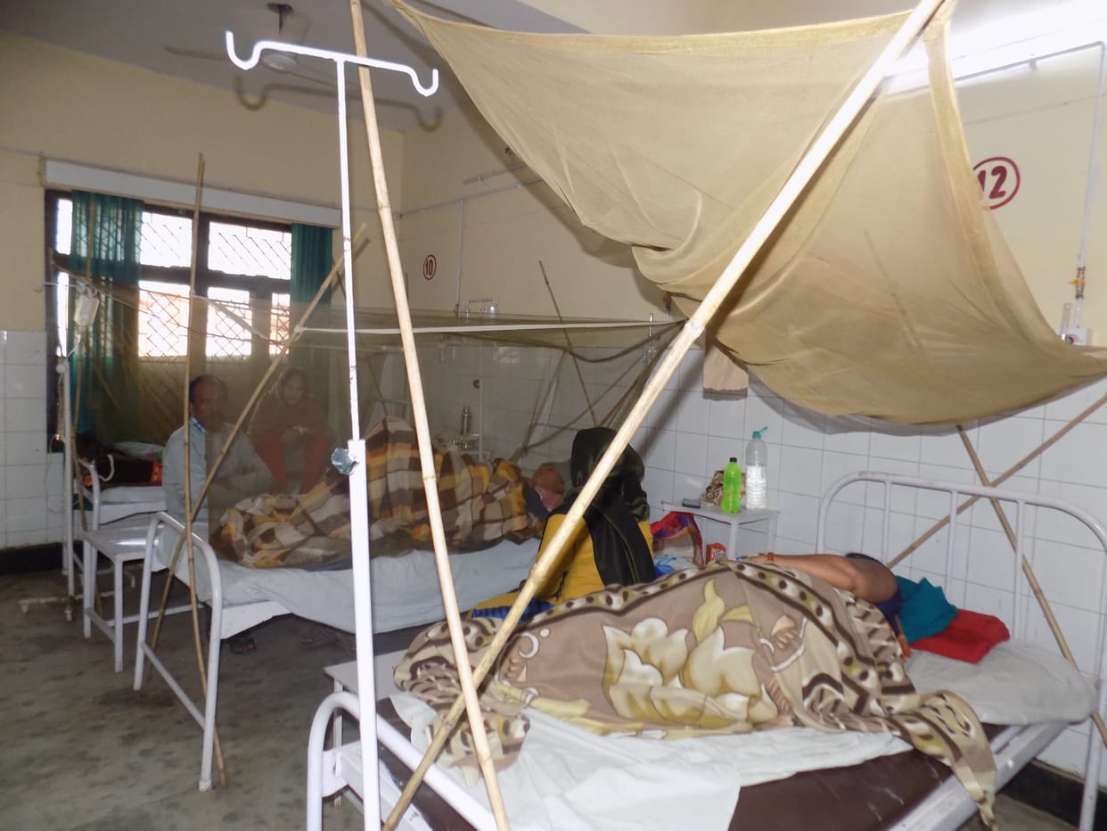 Hathras: Plenty of fever patients in government and private hospitals