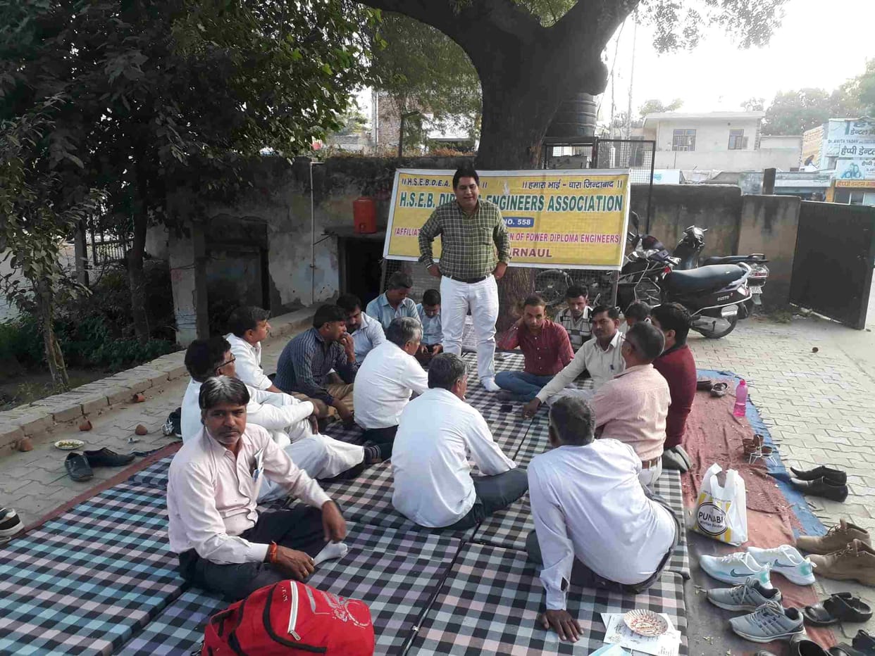 Diploma Engineer Association Narnaul Circle gave short pause to the strike