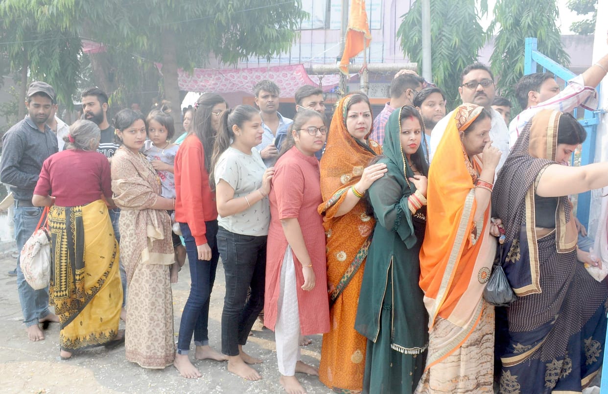 Crowd of devotees gathered in the twenty-four kosi parikrama at Vansh Gopal Teerth