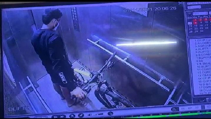 The youth took away the bicycle from the 9th floor of the society