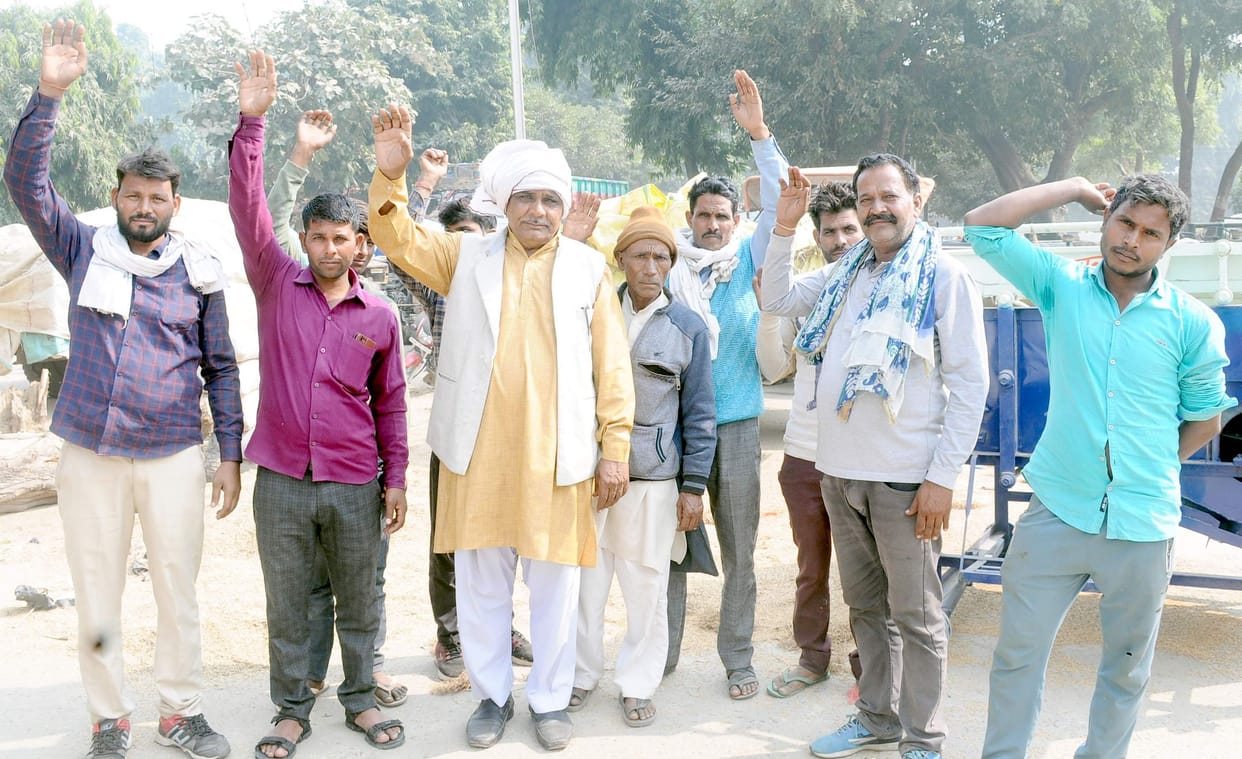 Farmers agitated for not weighing paddy at the purchasing center, protest