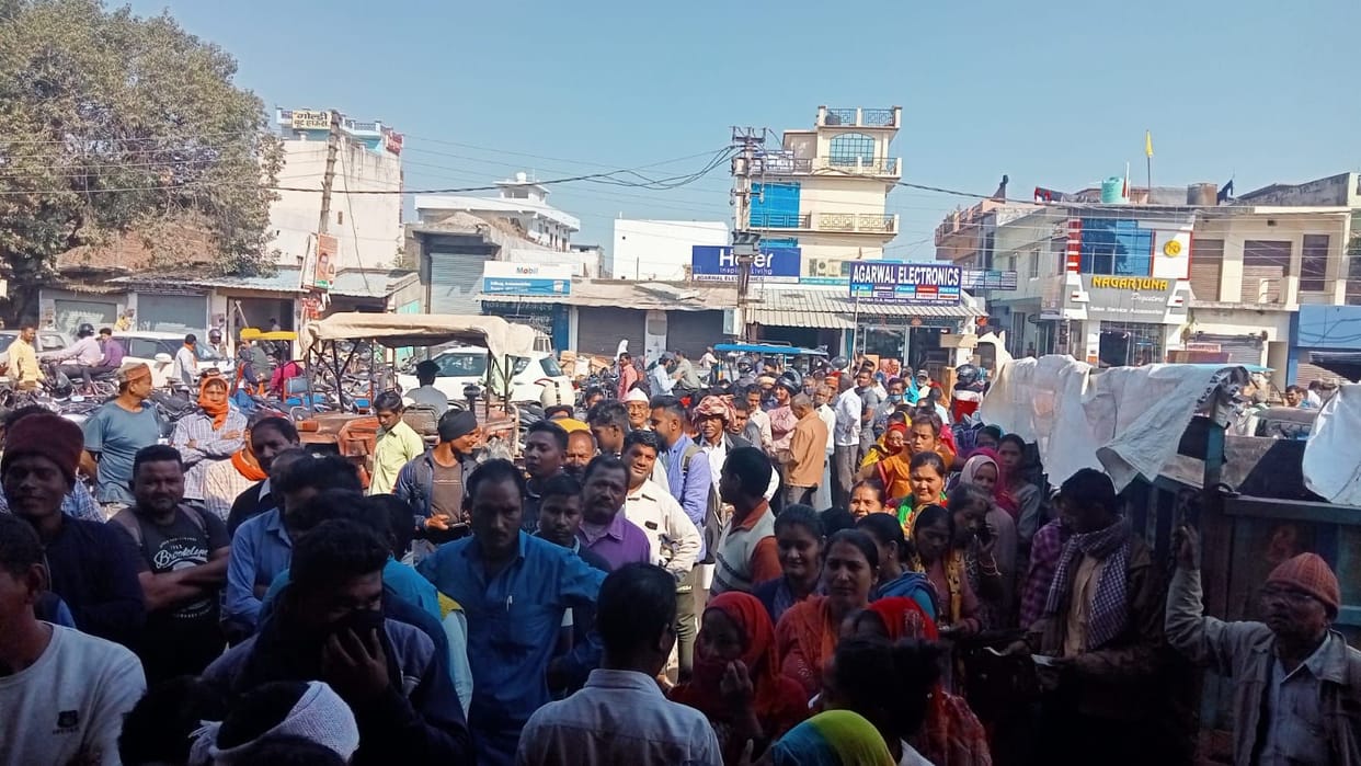 Congress protested against fertilizer shortage.