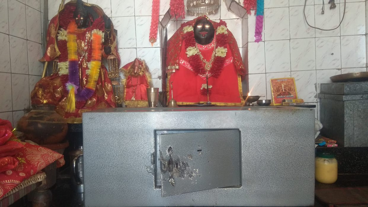 thieft in temple