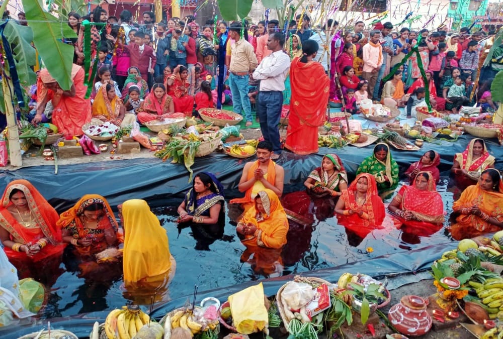Chhath puja 2021: Devotees crowd on Ghat for doing Surya Puja in Uttarakhand photos