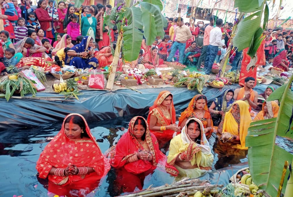 Chhath puja 2021: Devotees crowd on Ghat for doing Surya Puja in Uttarakhand photos