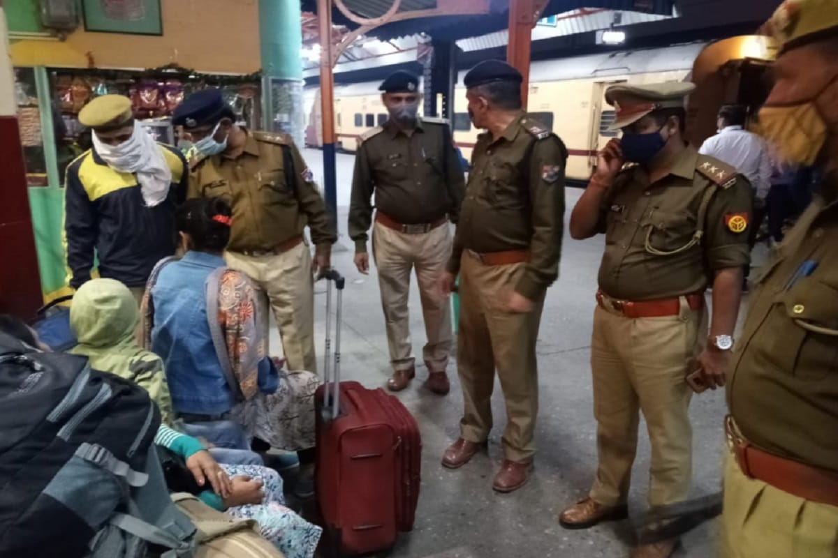 UP Railway Station Terror Attack News:  There has been threat to blow up railway stations and big temples in nine districts including Meerut