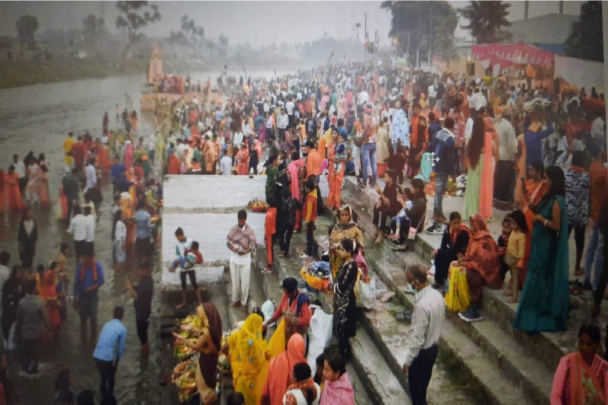 UP News: Chhath Mahaparv was celebrated with reverence in Saharanpur city