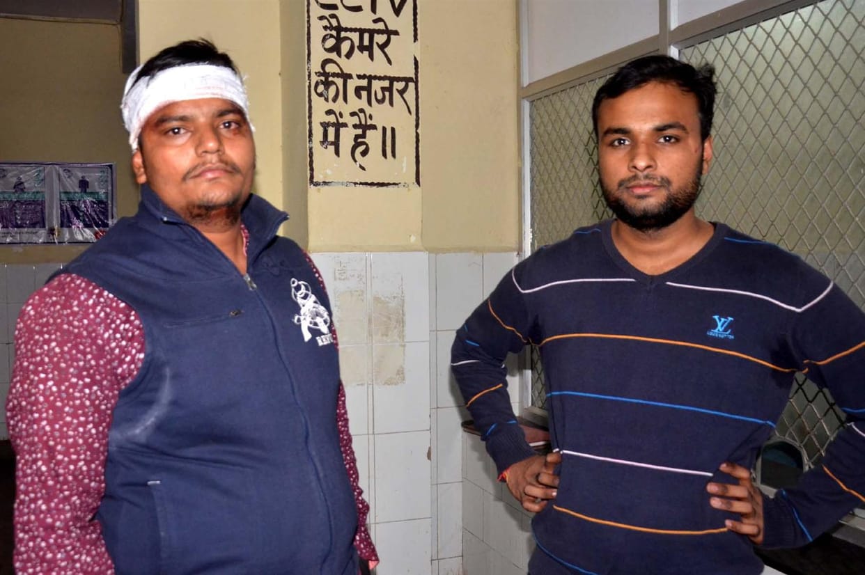 Sticks and sticks went fiercely at Delhi Gate, three injured