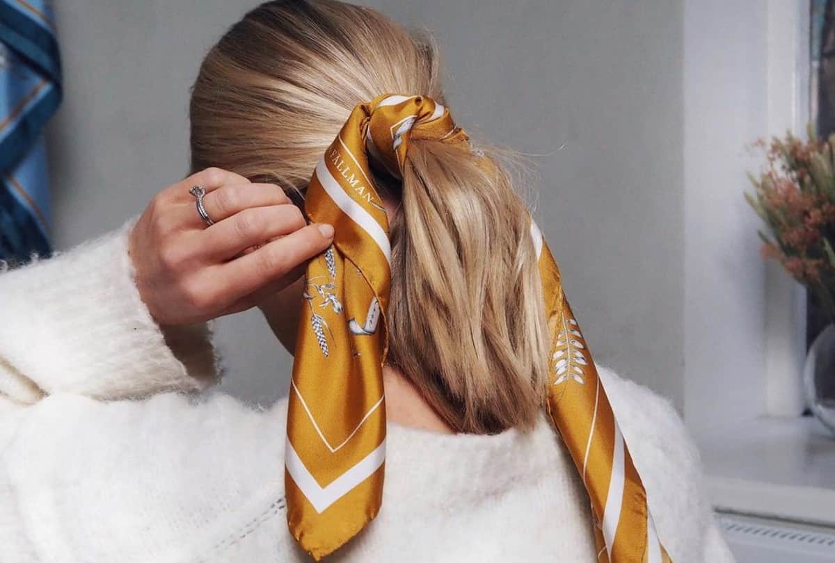 Quick and Trendy office hairstyles for working ladies look stylish