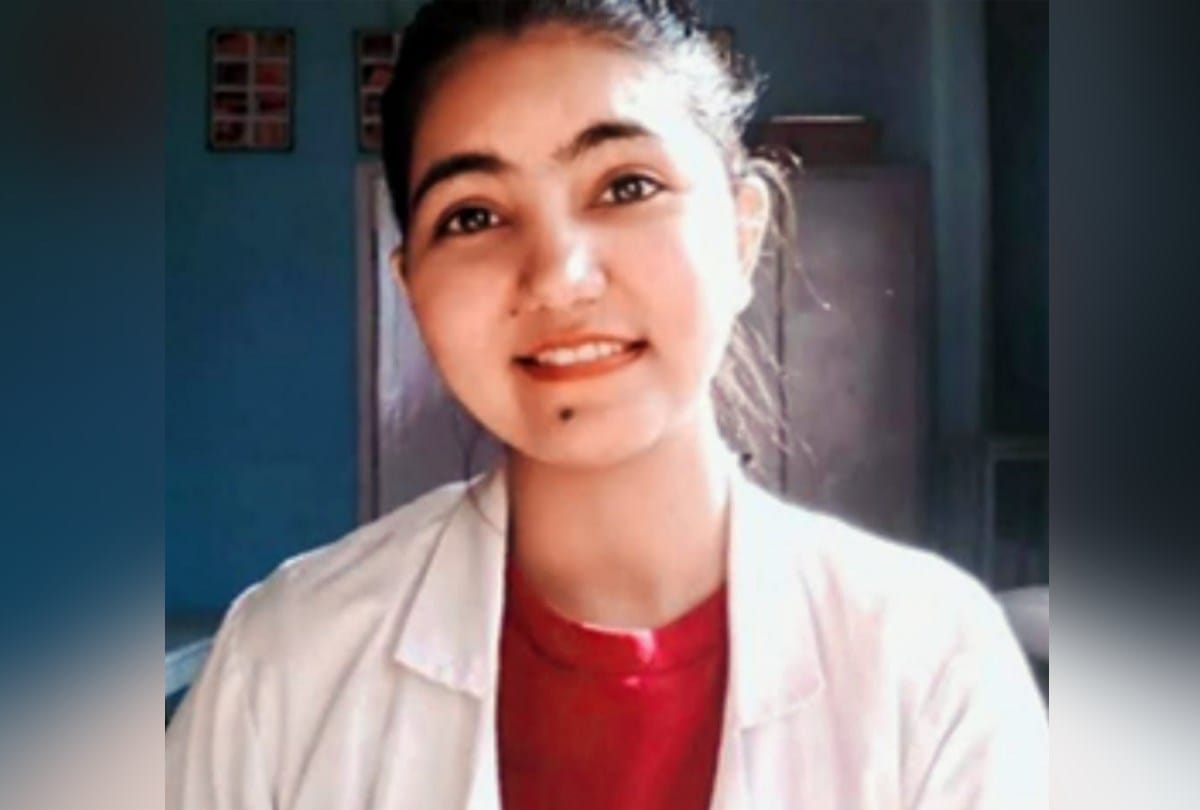 Doctor Nandini Bhardwaj topper in Master of Dental Surgery exam in Paonta Sahib Dental college
