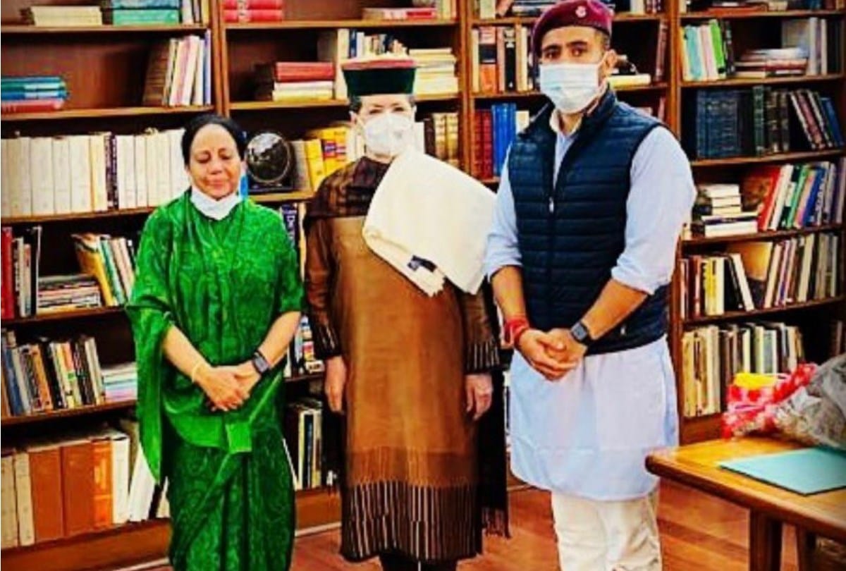 Himachal News: Mandi MP pratibha singh meets congress adhyaksh sonia gandhi