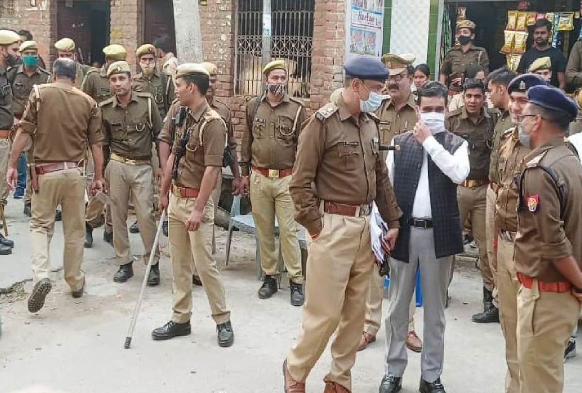 Suicide In Police Custody Father Give Statemnet To Kasganj Police Said Son Wan In Stress