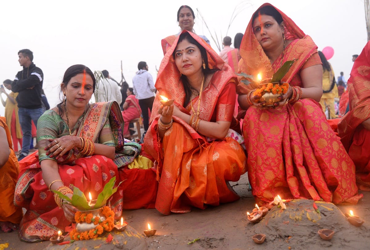 Dala Chhath: At all the ghats including Sangam, women offered Arghya to the setting sun