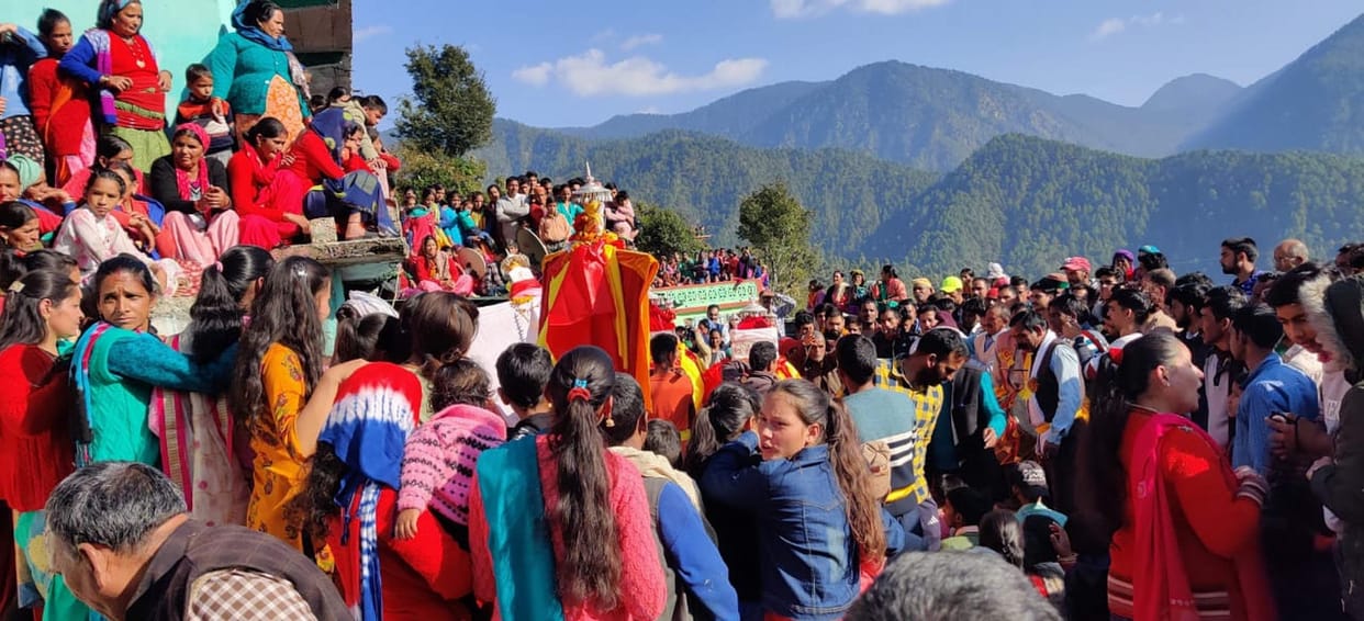 Devotees gathered at Chowringhee deity fair to seek blessings from the gods