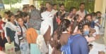 आरबीएस कॉलेज में लैपटॉप के लिए फॉर्म जमा करने के लिए लगी छात्र-छात्राओं की भीड़