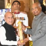 कर्नल सज्जाद अली जहीर को पद्मश्री पुरस्कार देते हुए राष्ट्रपित रामनाथ कोविंद