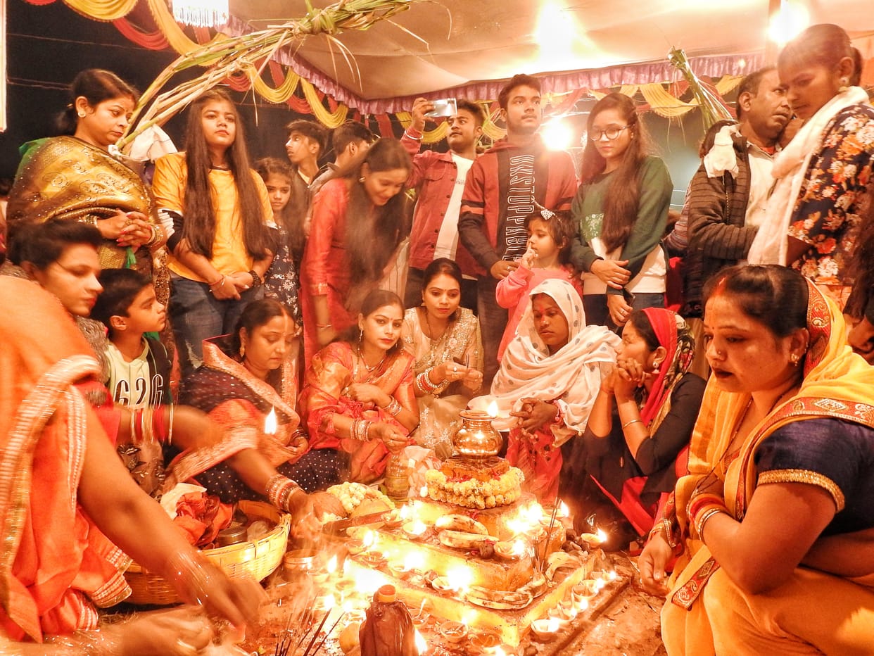 Chhath: After offering Arghya and worship to the rising sun, the devotees performed Parana