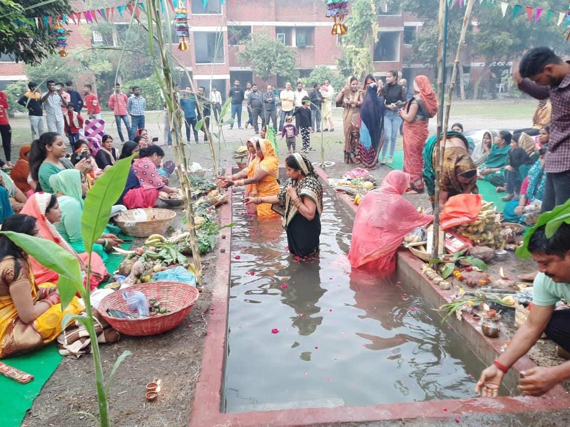 Chhath Puja concludes with Arghya to the rising sun