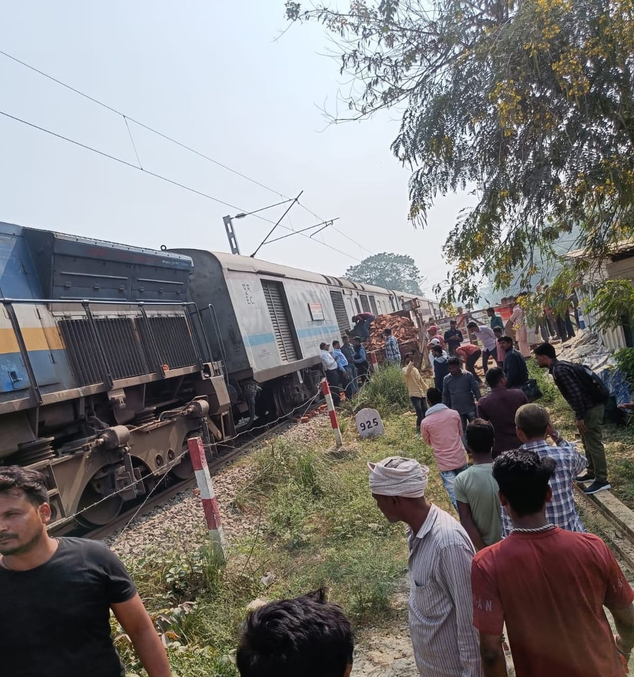 Tractor-trolley collided with Kisan Express, flew away