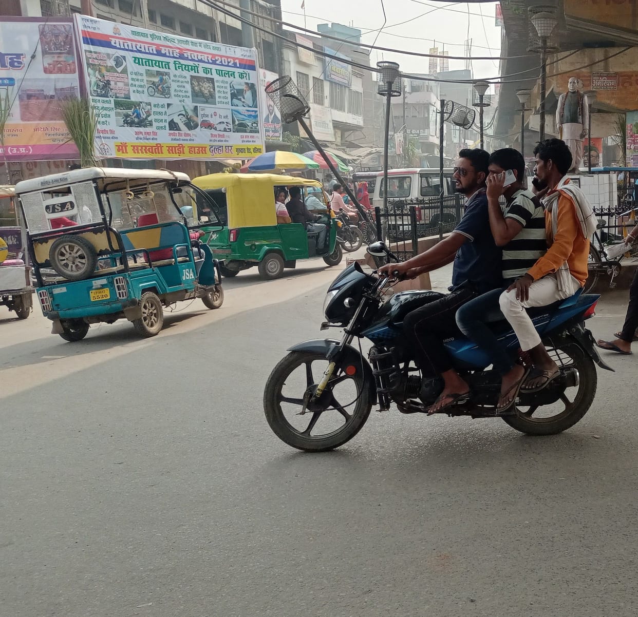 Bike riders are sprinting by tripping without a helmet
