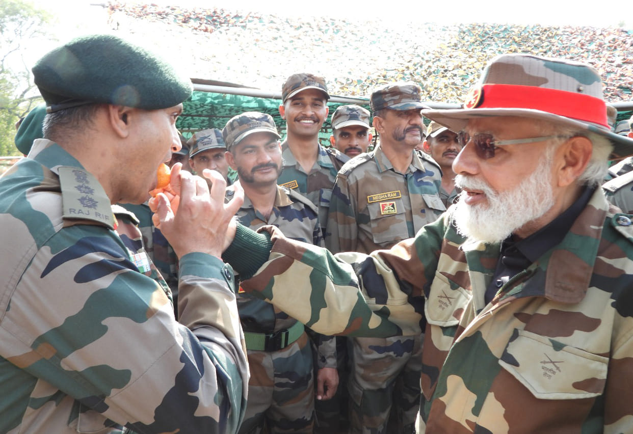 The Prime Minister fed sweets to the Colonel of Bah on the border with Pakistan