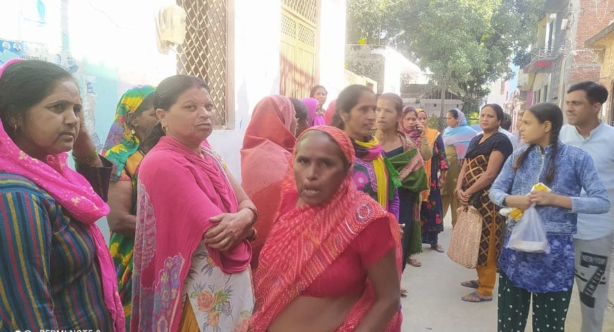 Less ration distributed in Adarshnagar, created a ruckus