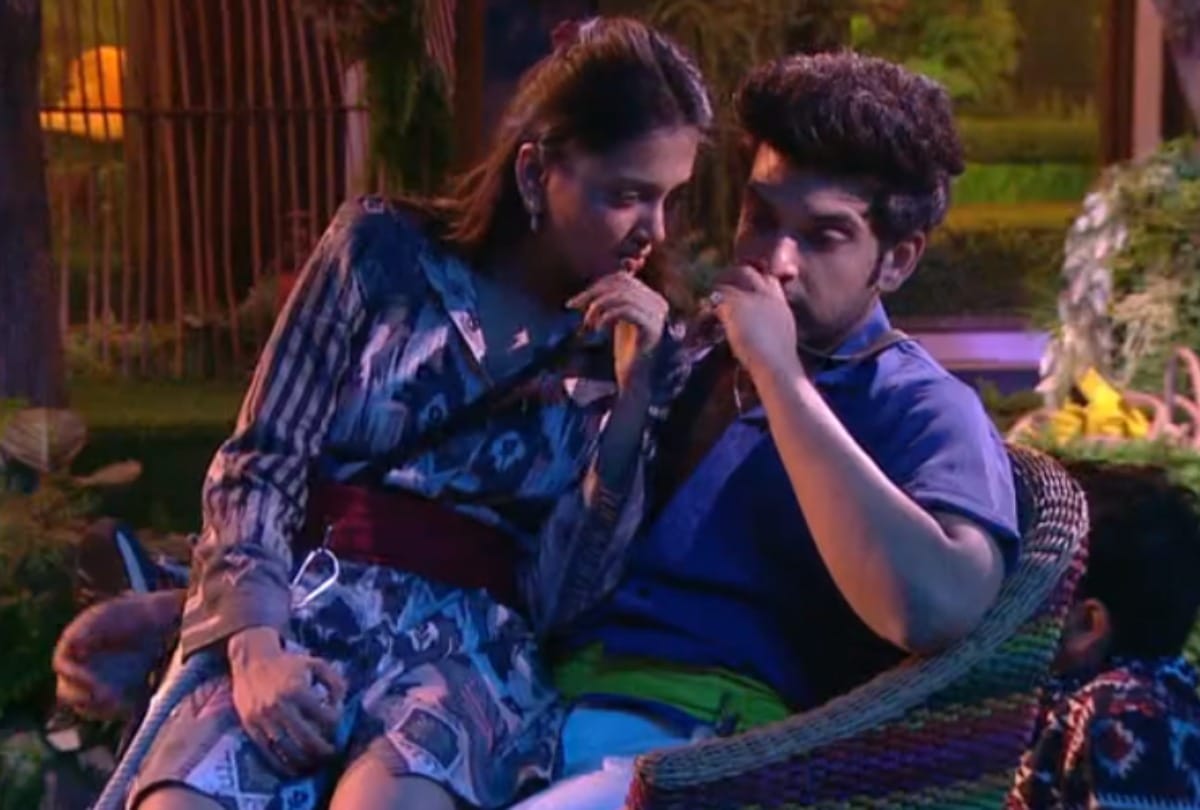 Bigg Boss 15 Tejasswi Prakash told Karan Kundrra his boyfriend gave the tag of dishonesty to Neha Bhasin