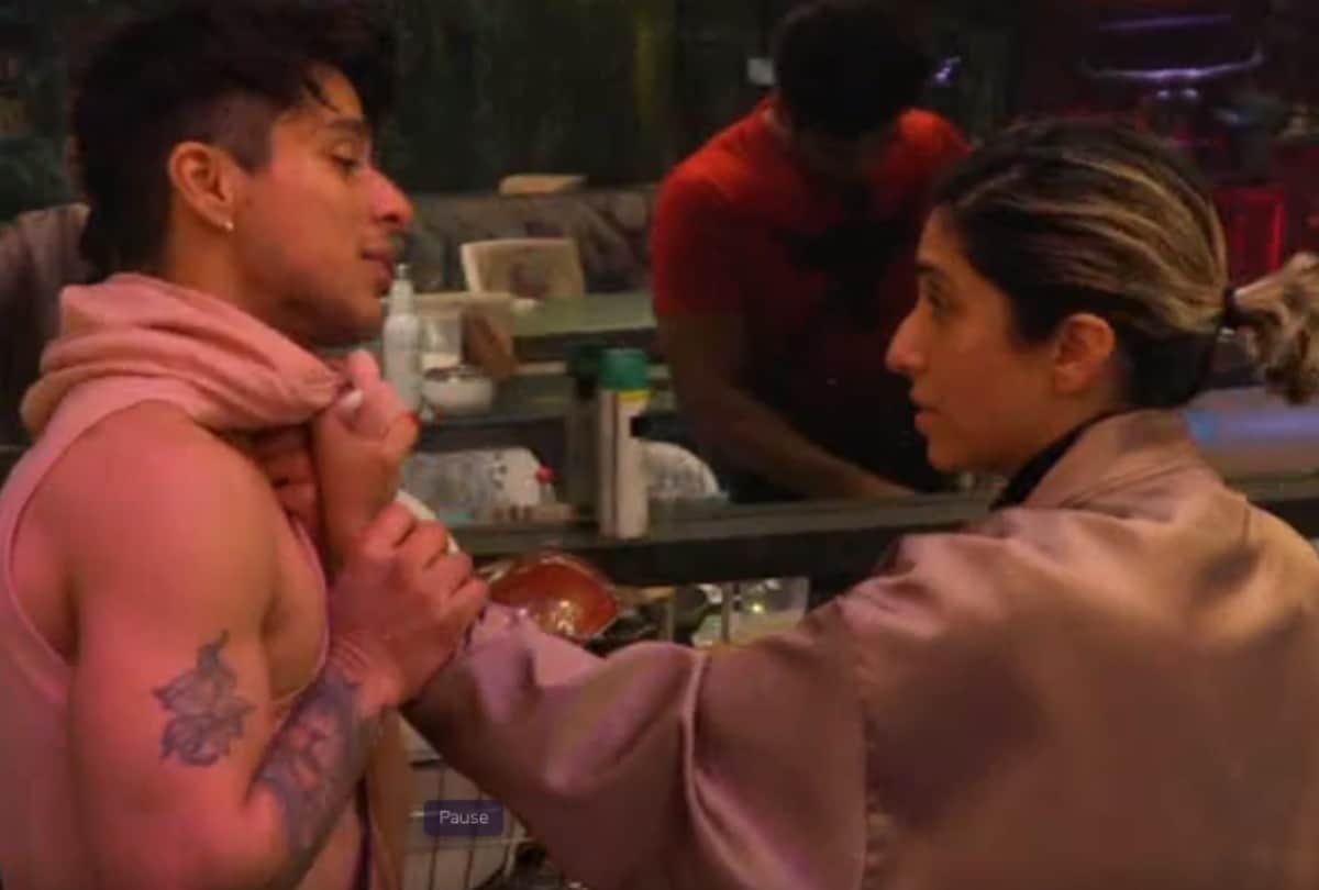 bigg boss 15 pratik sehajpal and neha bhasin gets into fight again singer says do not come into my space