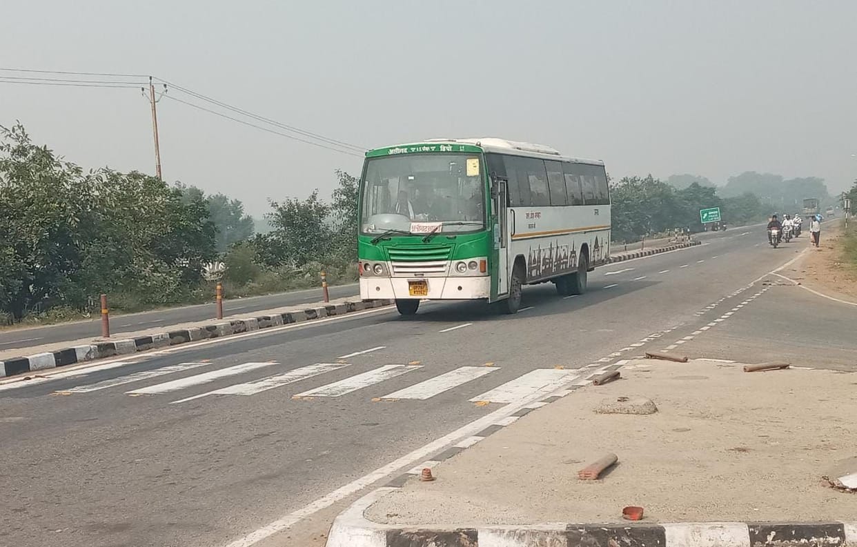 Hathras: Roadways buses are not coming inside the city, passengers upset