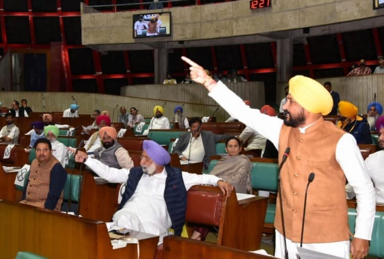 Ruckus in Punjab Vidhasabha