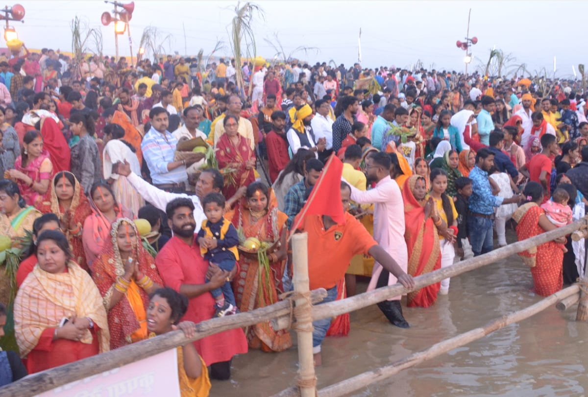 Chhath Puja 2021 festival celebrated with reverence see latest photos of chhath puja